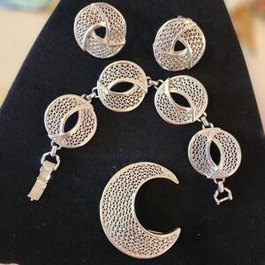 Vintage sarah coventry  Silvertone Jewelry Set